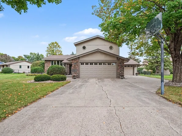 712 Highland Dr, New Prague, MN 56071