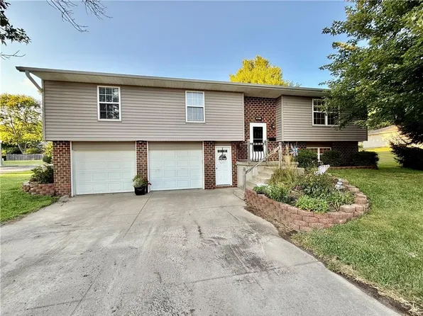 921 W 1st St, Maryville, MO 64468