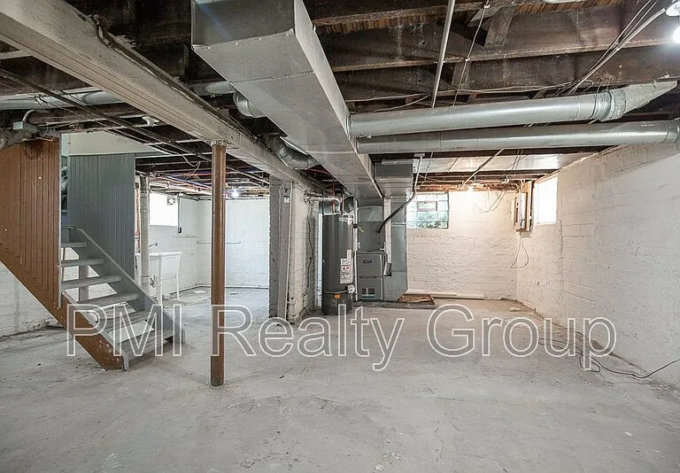 12203 Castlewood Ave — Photo 32