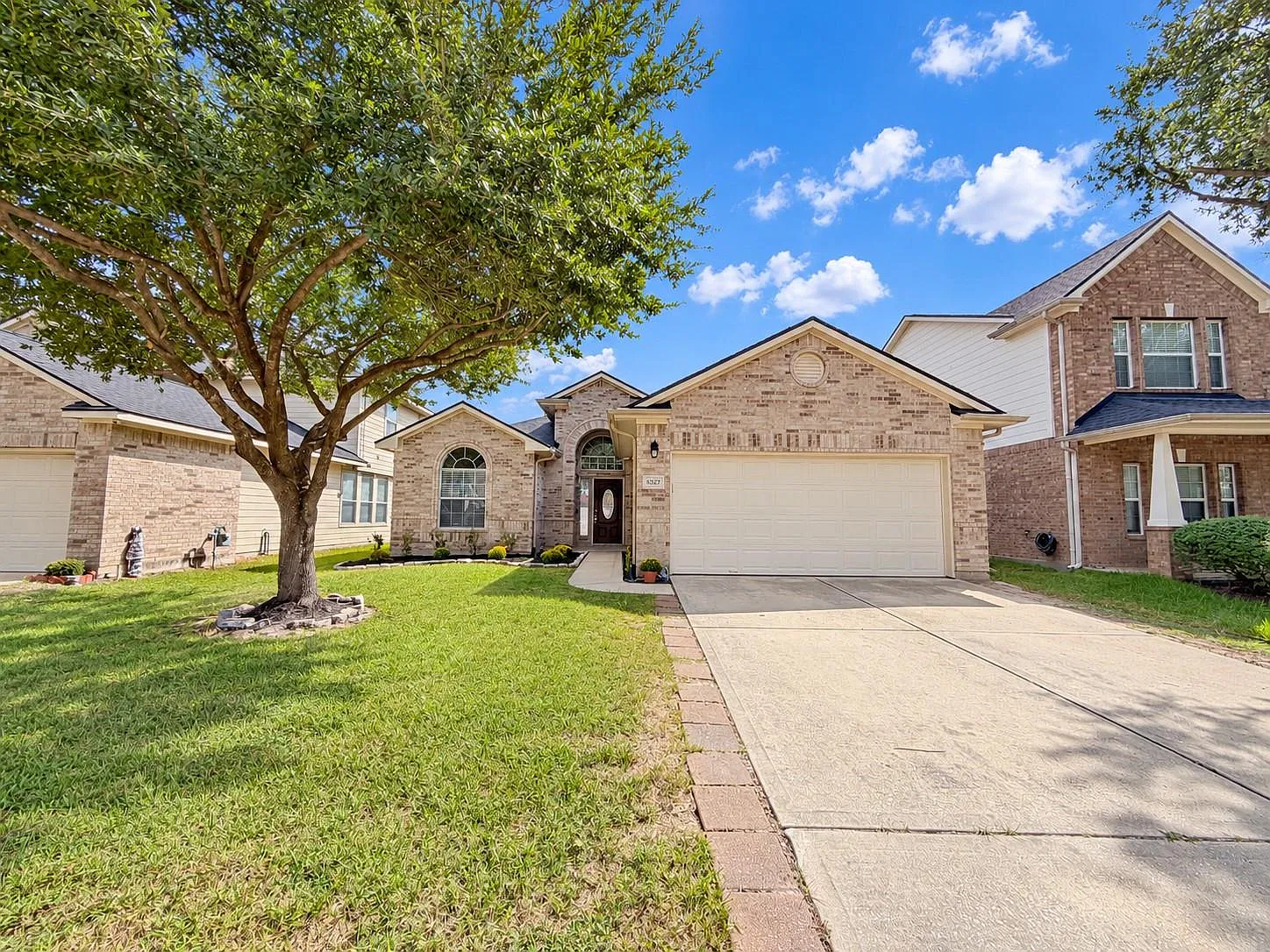 3 bed, 2.0 bath, 1790 sqft, $2,150 — Photo 2