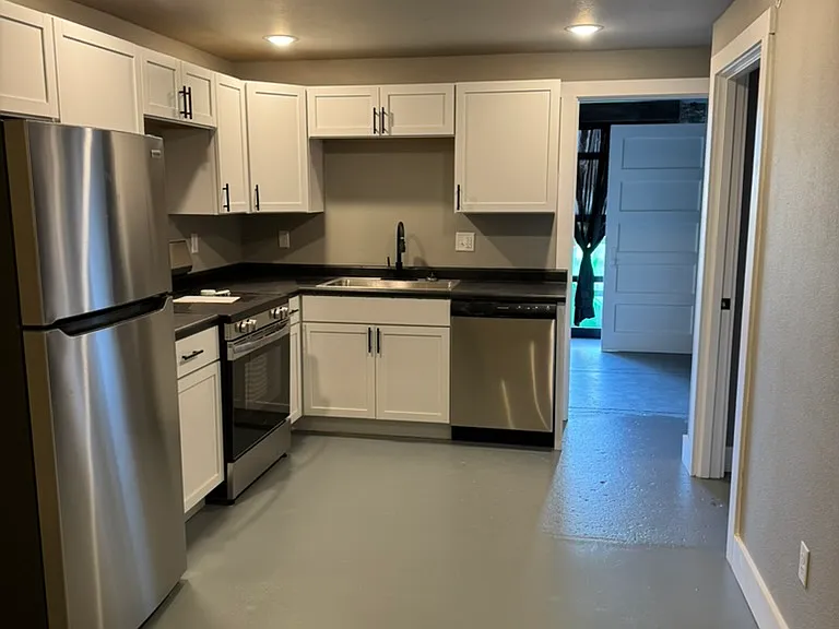 223 W 3rd St #108 — Photo 30