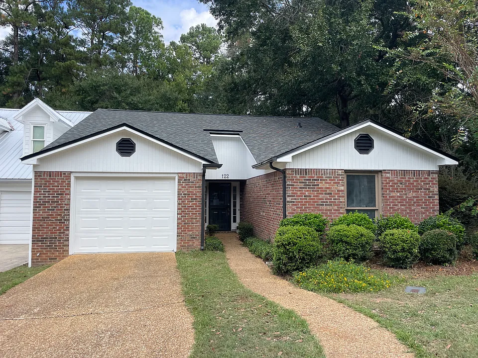 122 Emerald Lake Dr