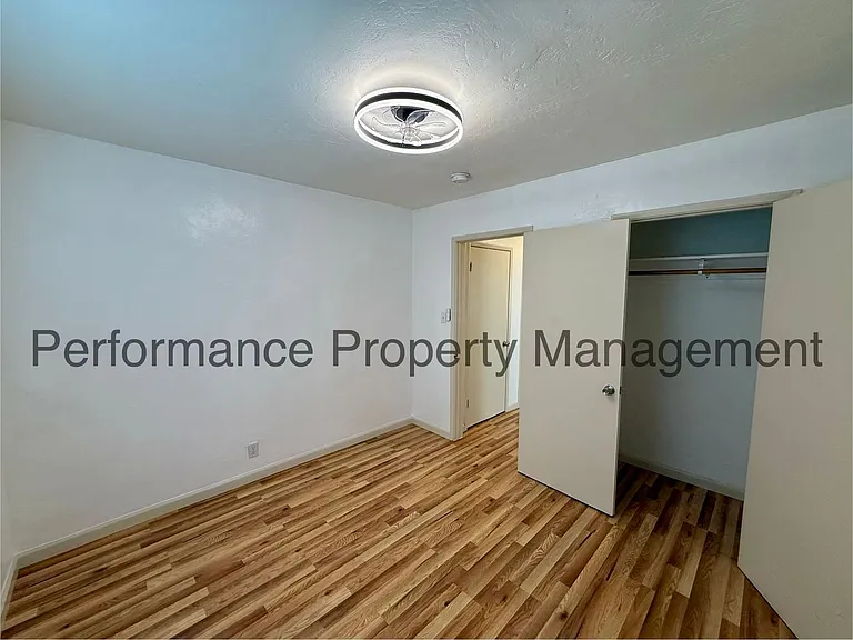 Woodrow Ave 720 — Photo 5