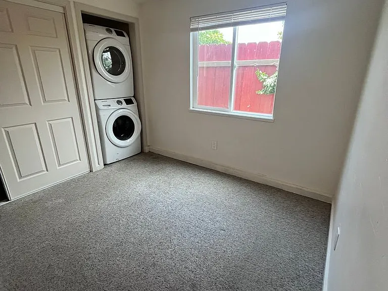 553-557 Silver Strand Blvd — Photo 16