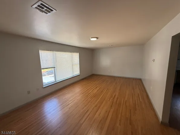 8 Elm St, Elizabeth, NJ 07208
