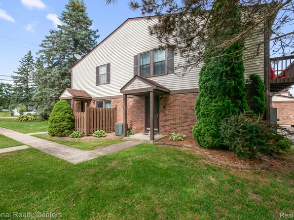 7777 Pontiac Lake Rd, Waterford, MI 48327