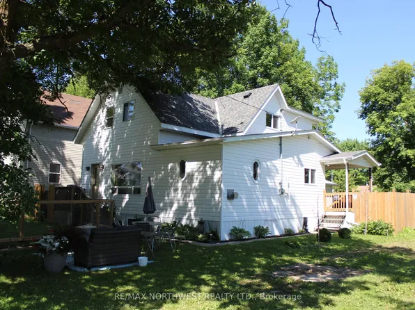210 5th St, Rainy River, ON P0W 1L0