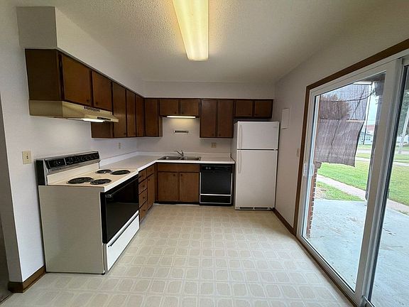 4th image of 210 W 6th St #1