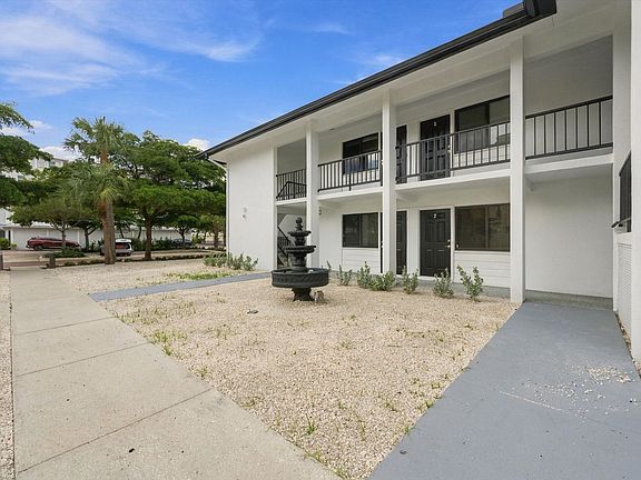 5th image of 171 Golden Gate Pt APT 2