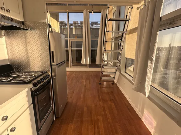 1086 Broadway image 1 of 12