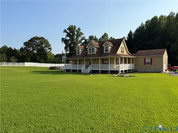 8922 Colonial Trl E, Smithfield, VA 23430