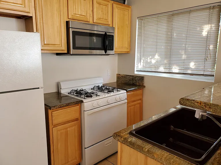 533 Brooks Ave #5 — Photo 3