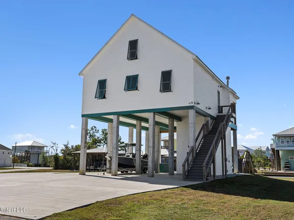 11106 Tahiti St, Bay Saint Louis, MS 39520