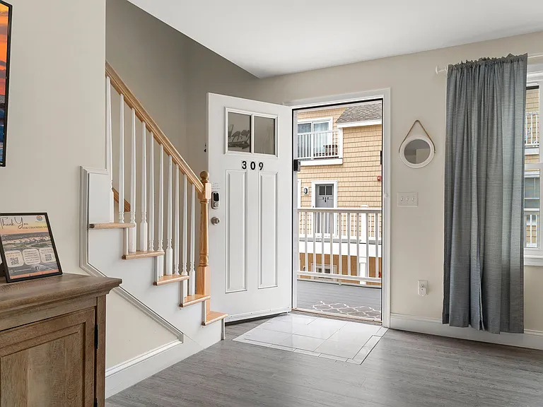 128 Ashworth Ave #309 — Photo 31