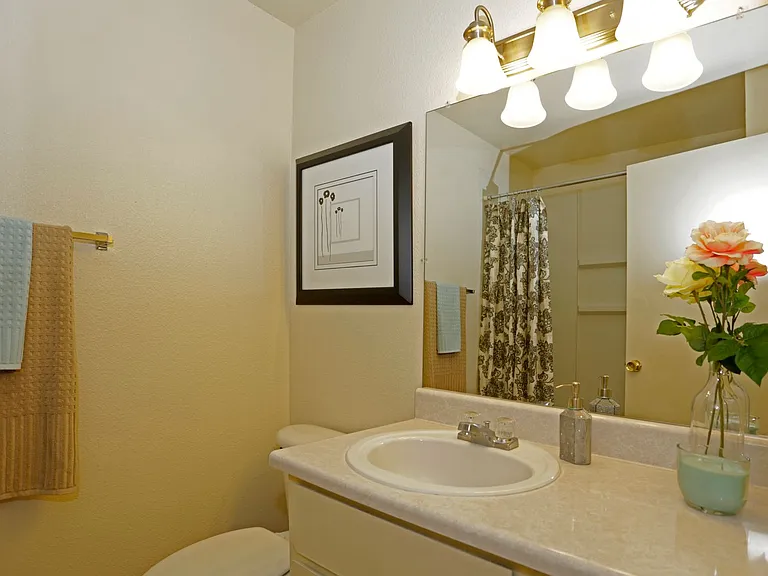 Acacia Apartments — Photo 12