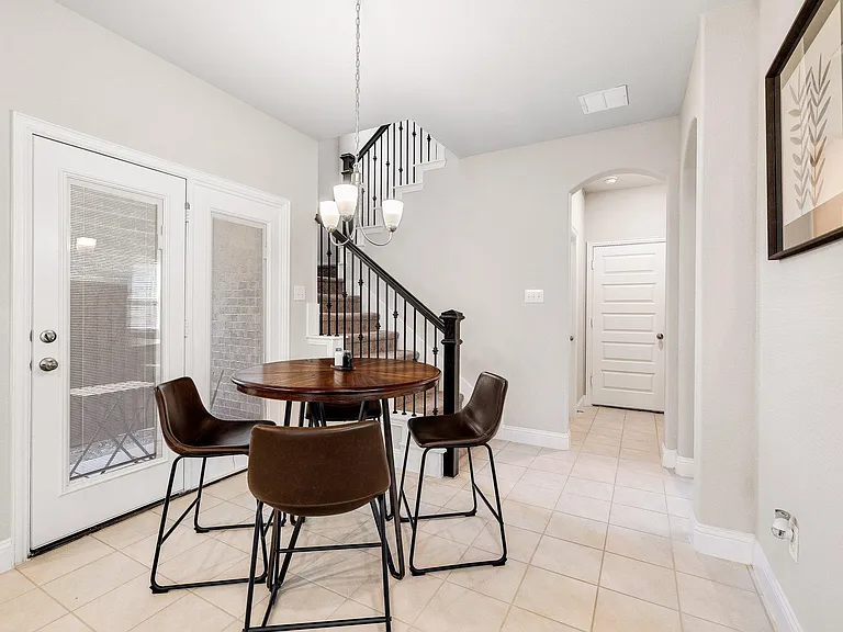 2072 Olivereta Dr — Photo 14