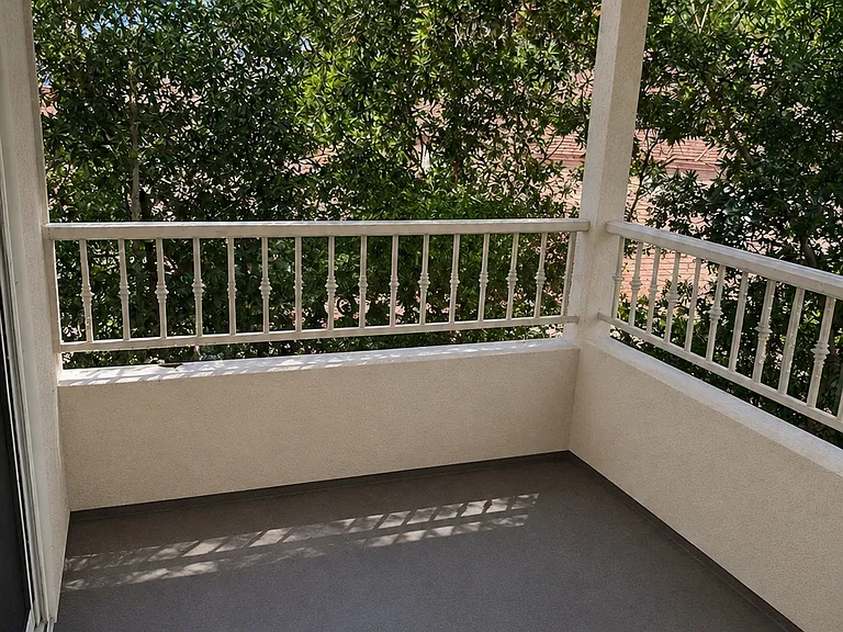 2438 Gramercy Ave — Photo 17