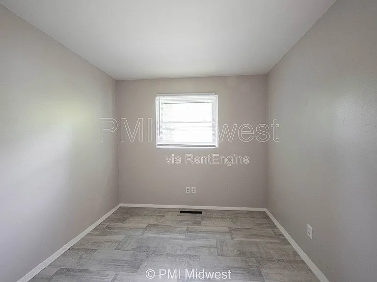 5820 Grandview Dr — Photo 16