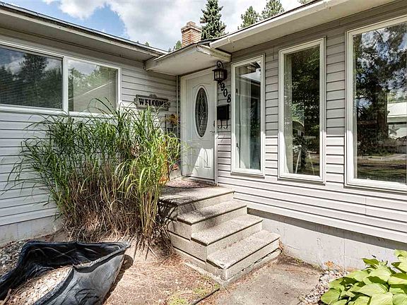 3rd image of 4908 N Driscoll Blvd