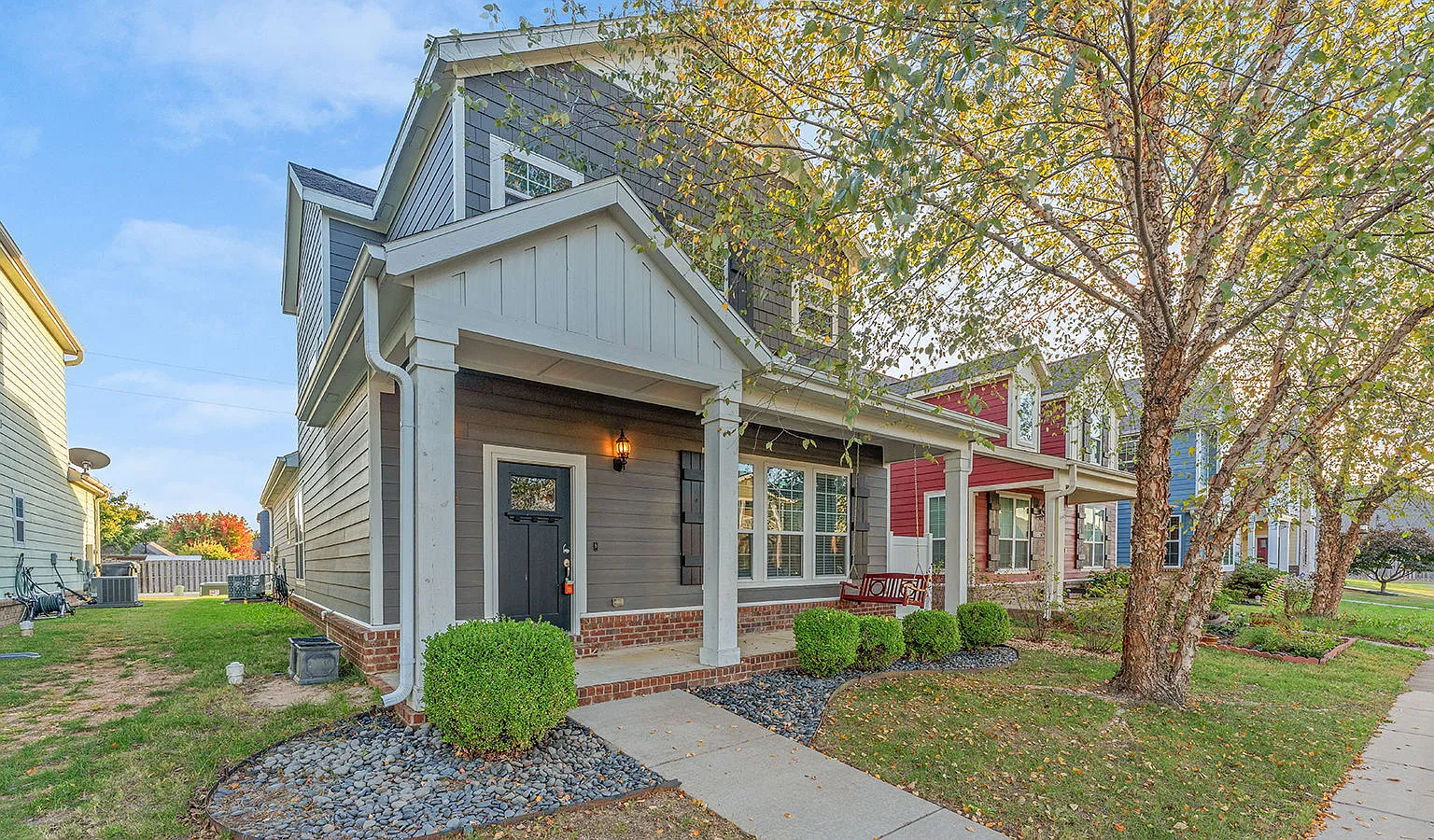 3 bed, 2.5 bath, 1720 sqft, $2,095 — Photo 2