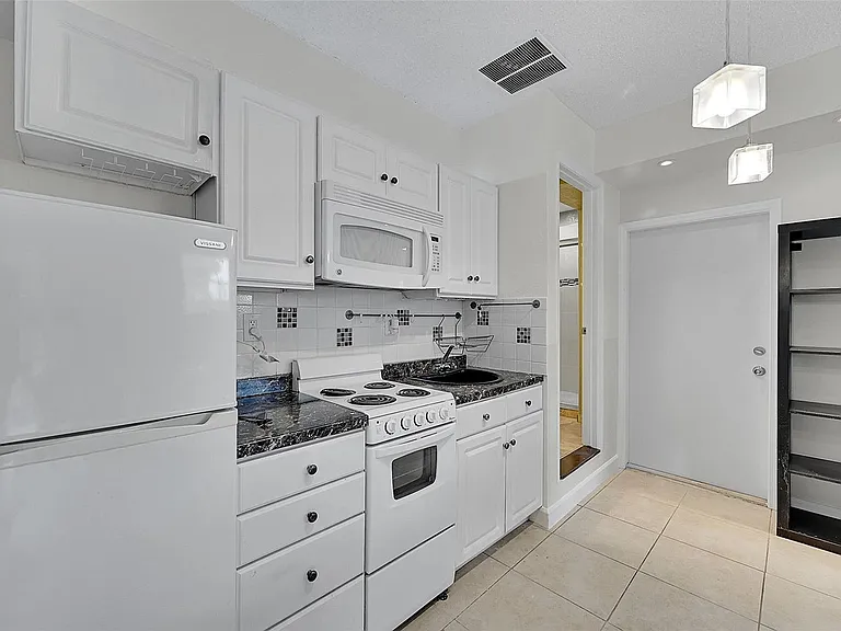 1480 SW 66th Ter #1480 — Photo 27