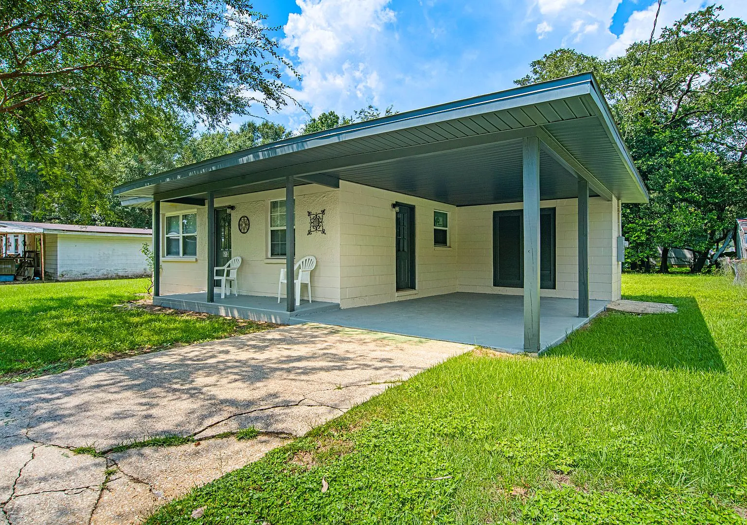 Freshly Remodeled 3 Bed Home in West Pensacola — Photo 2