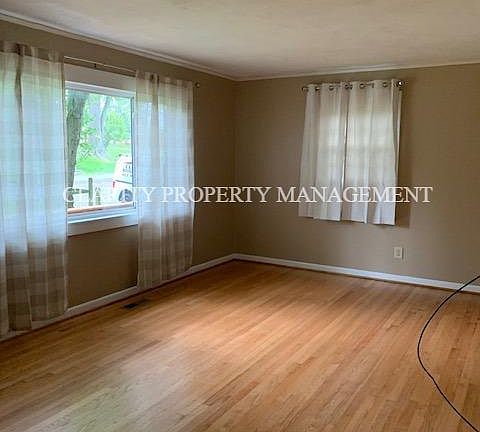2nd image of 225 Royal Dr NW