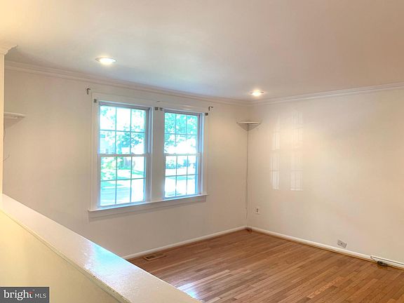 4th image of 1004 Hertford St