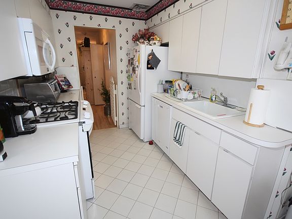 3rd image of 2715 E 64th St
