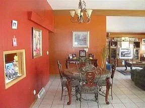1728 W Henry St photo 1
