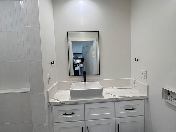 4th image of 2432 Gramercy Ave #C