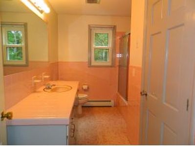 42 Pleasant St, Hooksett, NH, 03106