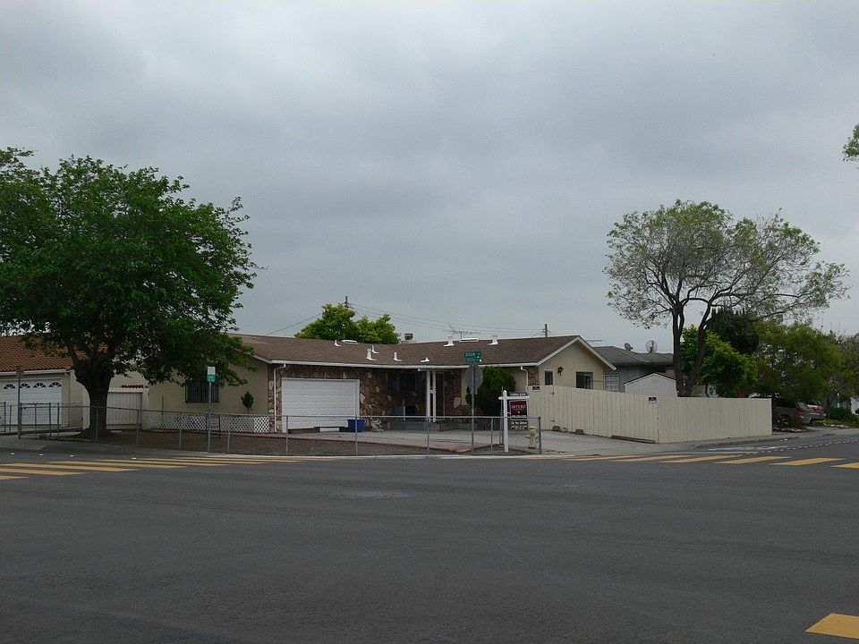 2nd image of 1850 Arizona Ave