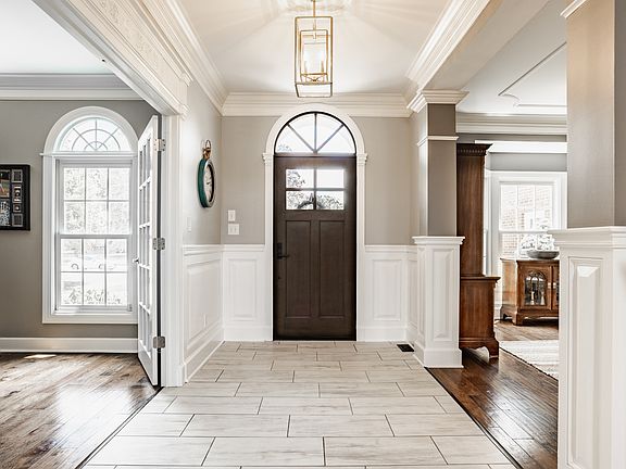 5th image of 15920 Oak Park Ct