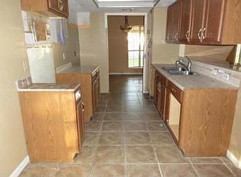 4th image of 1019 Ericson St