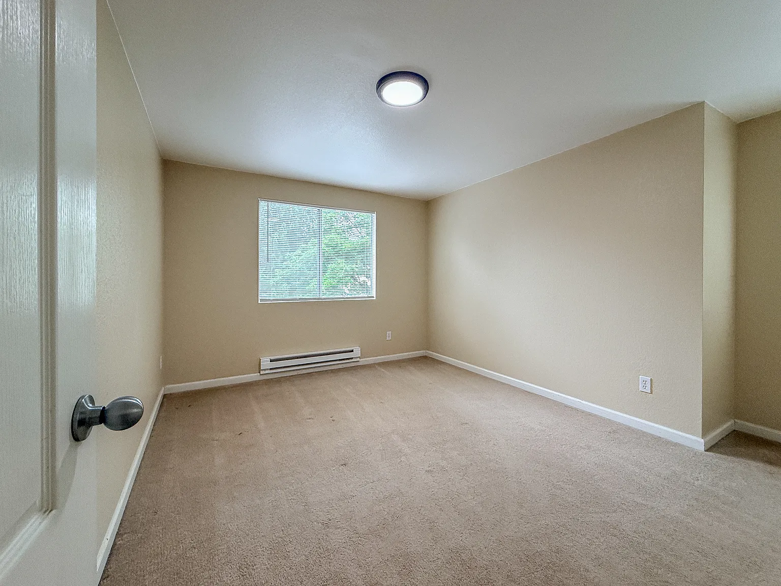 2 bed, 960 sqft, $2,600 — Photo 3