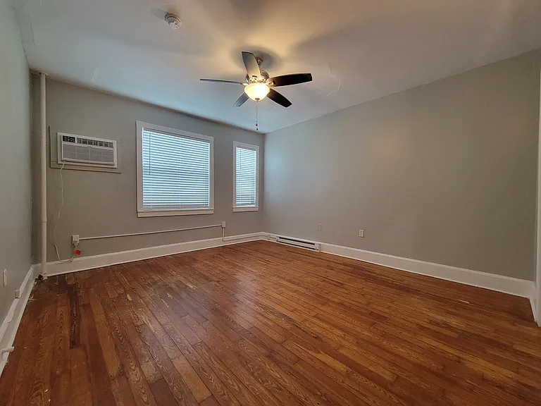 205 16th Ave NE #11 — Photo 9