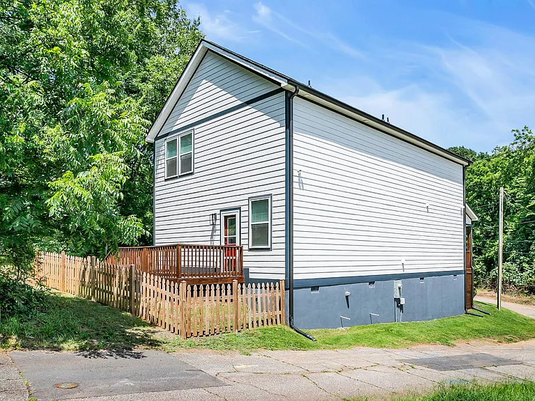 108 Averill St — Photo 44