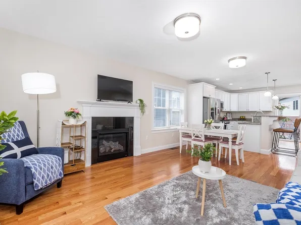 1 Commodore Way #1, Westford, MA 01886
