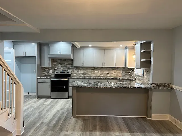 301 Rogers Ave N — Photo 3