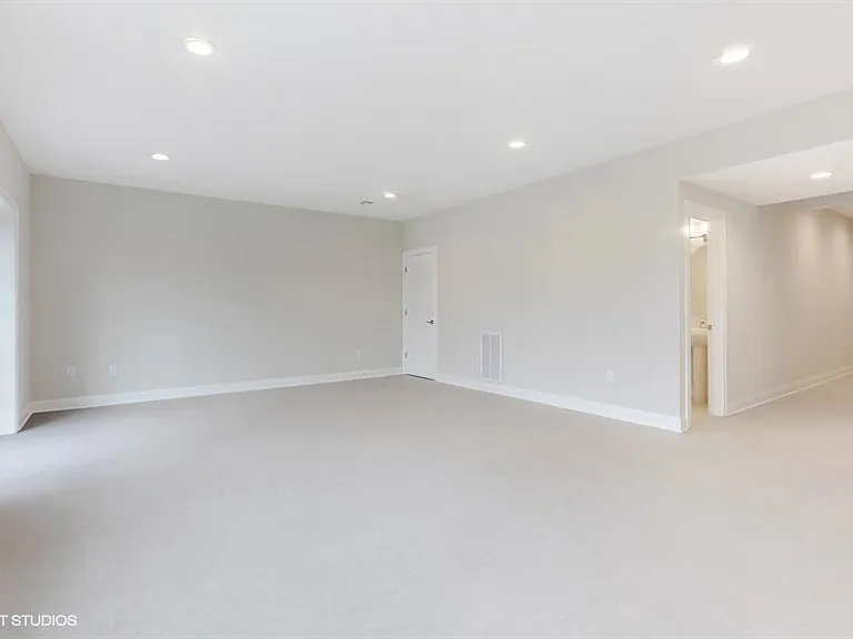 Belmont Estates Townhomes — Photo 14