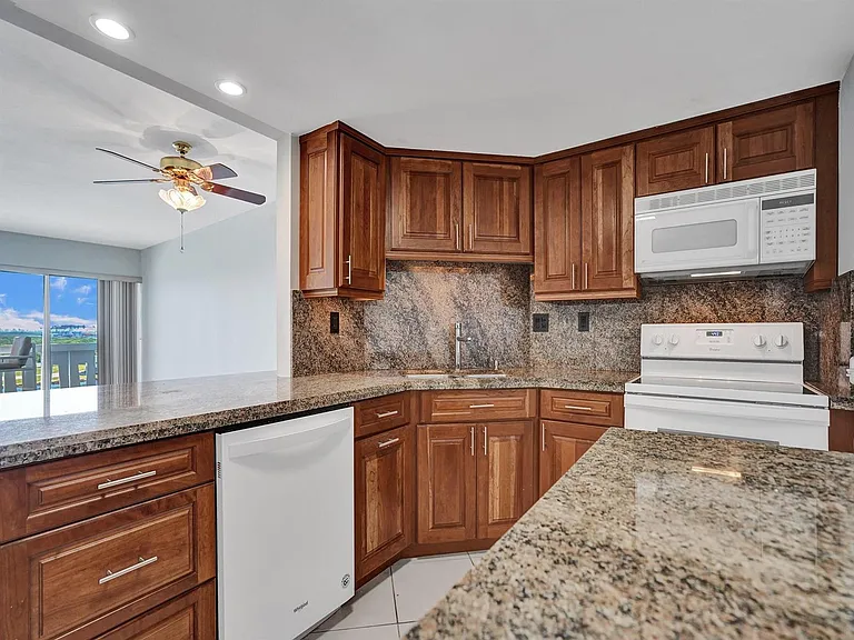 2100 S Ocean Dr #9L — Photo 2