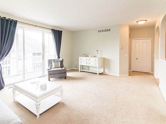 3rd image of 2922 N Knightsbridge Cir