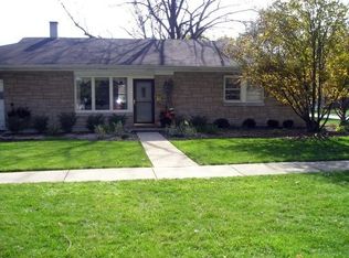 702 1st St, Crete, IL 60417