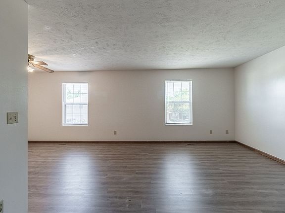 4th image of 2301 SW 19th St #2307