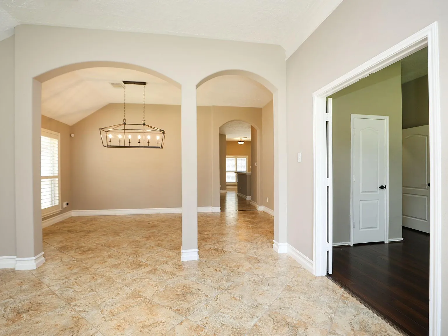 4 bed, 2.0 bath, 2236 sqft, $2,950 — Photo 2