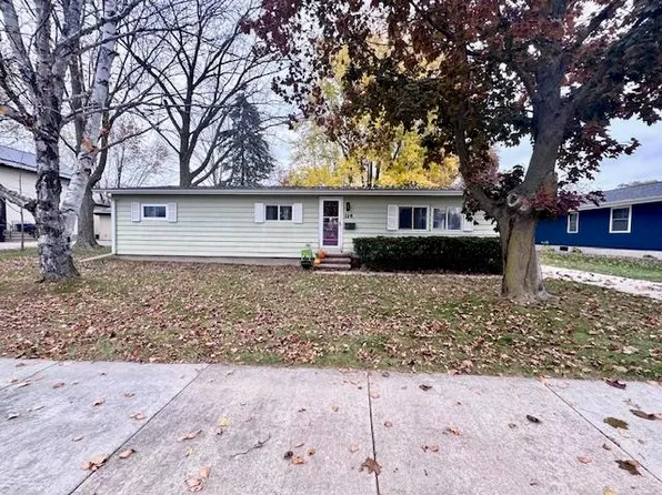 114 N Elm St, Black Creek, WI 54106