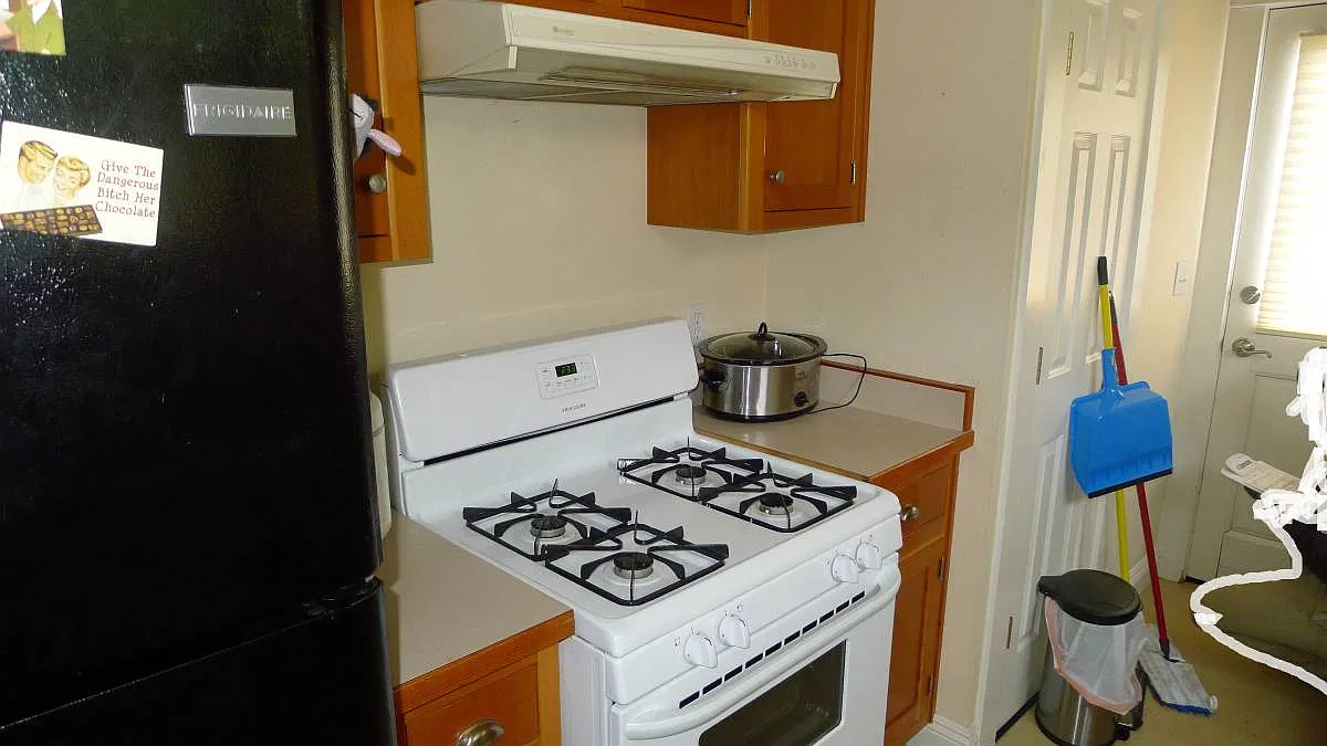 3 bed, 1300 sqft, $2,300 — Photo 4