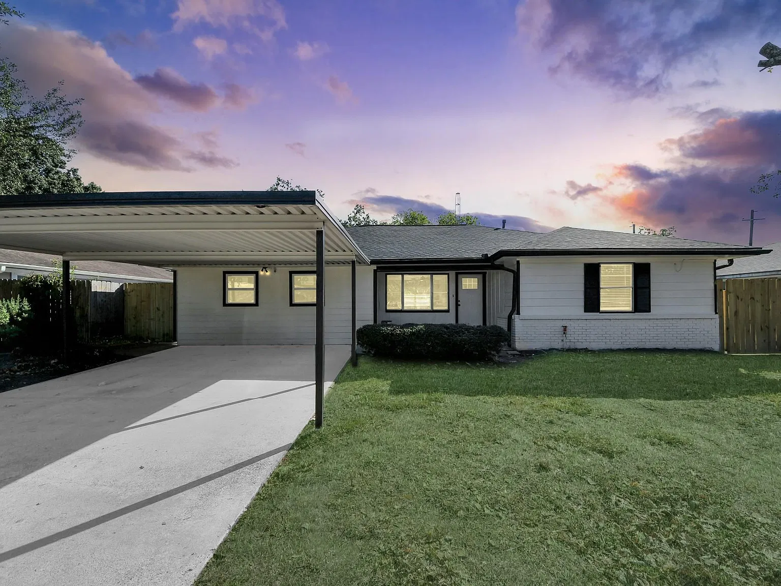 4 bed, 2.0 bath, 1500 sqft, $2,000 — Photo 2