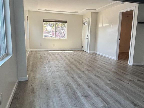 3rd image of 715 30th Pl